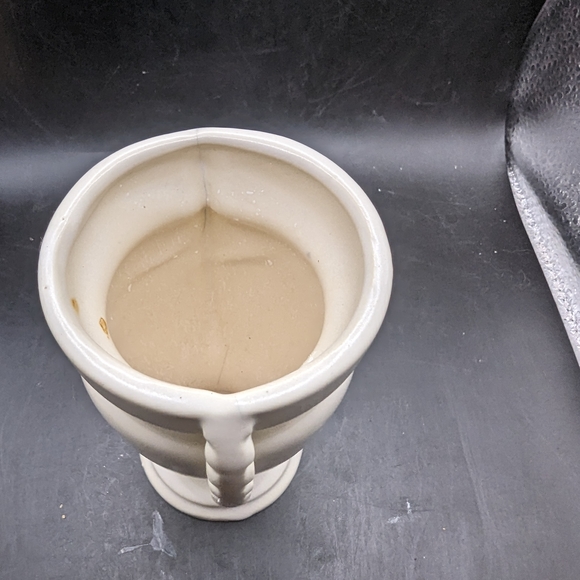 Vintage Off White Matte Finish Vase Possibly McCoy Mid Century - Picture 5 of 8